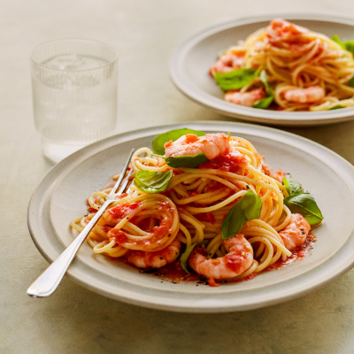 speedy-prawn-tomato-garlic-spaghetti