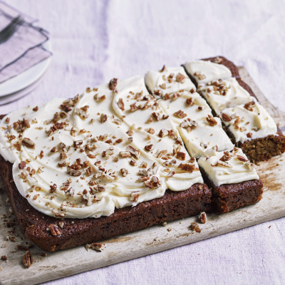 spiced-beetroot-traybake-with-cream-cheese-frosting-and-pecans