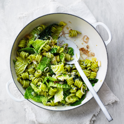 spinach-pasta-with-savoy-cabbage-gorgonzola