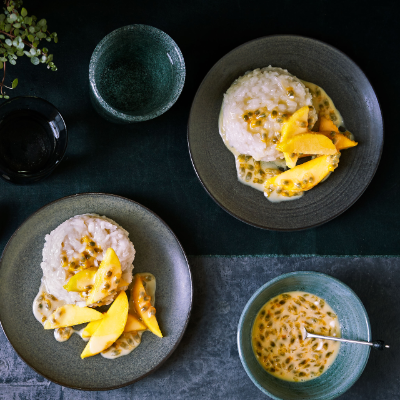sticky-coconut-rice-with-passion-fruit-and-mango