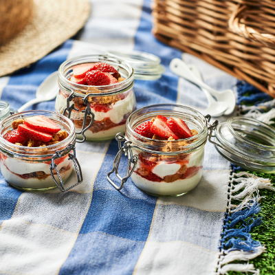 strawberry-mascarpone-cheesecake-jars