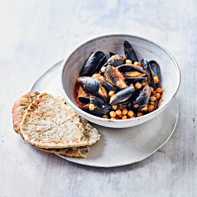 rogan-josh-tamarind-curried-mussels