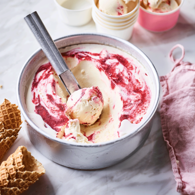 strawberry-buttermilk-ice-cream