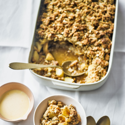 spiced-apple-flapjack-crumble