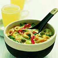 thai-style-green-curry-soup-with-prawns-and-noodles