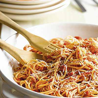 tomato-and-pepper-pasta-sauce-with-fresh-spaghetti