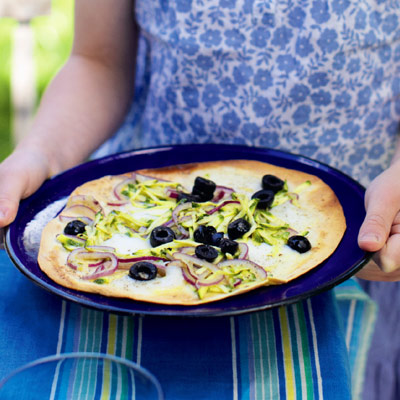 tortilla-pizza-with-courgettes-olives-and-mozzarella