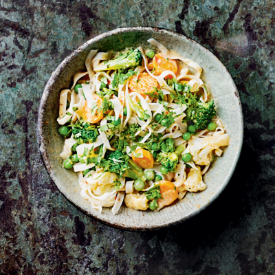 thai-vegetables-with-rice-noodles