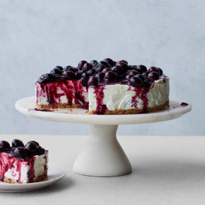 vanilla-cheesecake-with-blueberry-compote