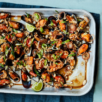vietnamese-style-grilled-mussels-with-crispy-shallots