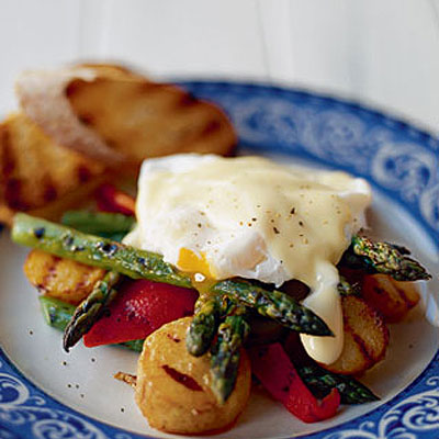 warm-asparagus-salad-topped-with-a-poached-egg