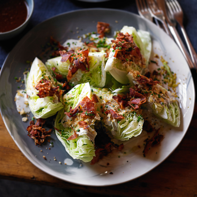 wedge-salad-with-blue-cheese-buttermilk-dressing-crispy-bacon